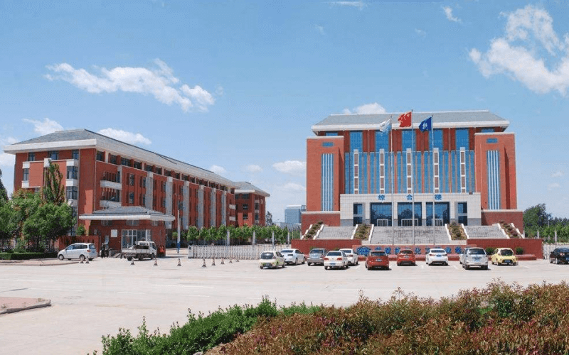 鹤壁能源化工职业学院