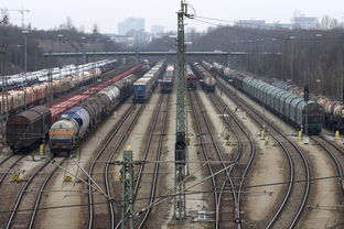 成都郫县铁路学校和重庆铁路运输高级技工学校怎样？