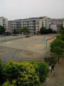 孝感卫校环境怎么样,孝感卫校真的像传说中的那样不堪吗？去里边上学的真的只能学到怎么吃喝玩乐吗？