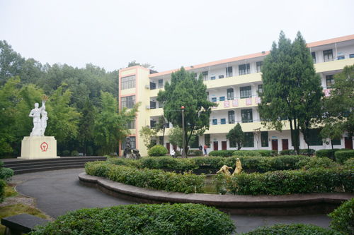 高铁学校有哪些分数线,高铁学校有哪些