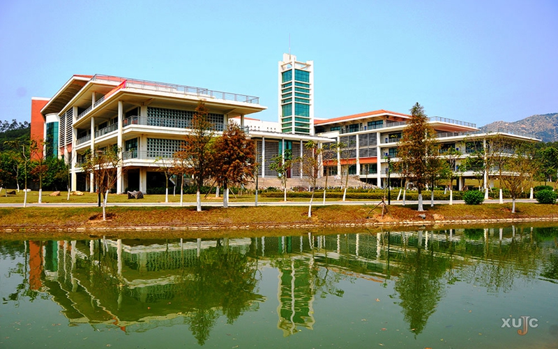 厦门大学嘉庚学院