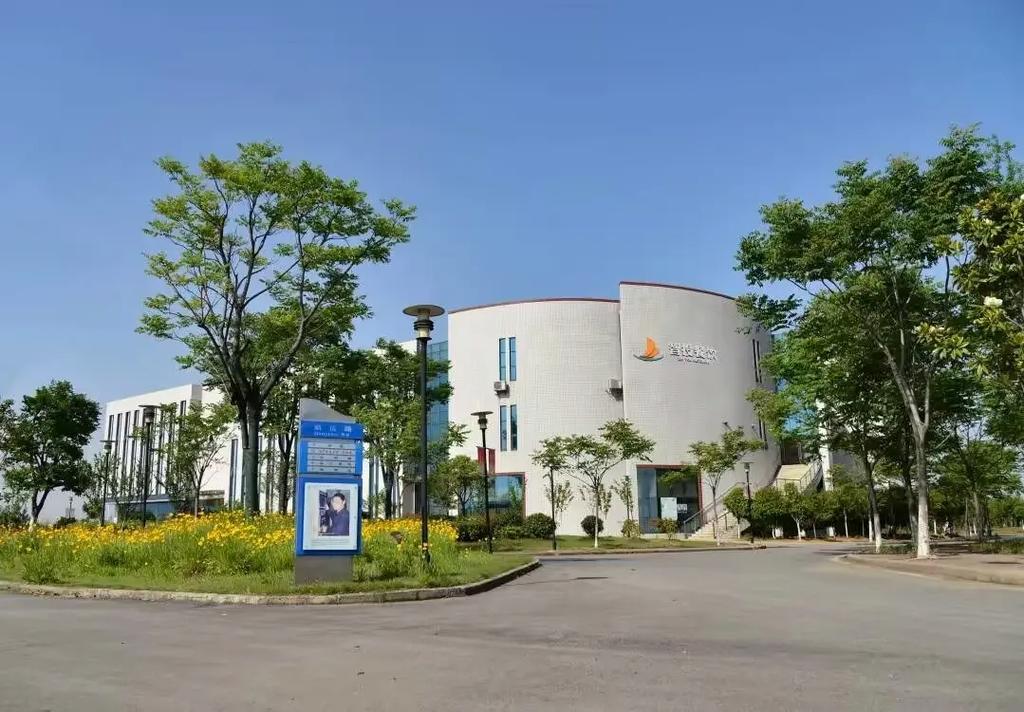 襄阳科技职业学院