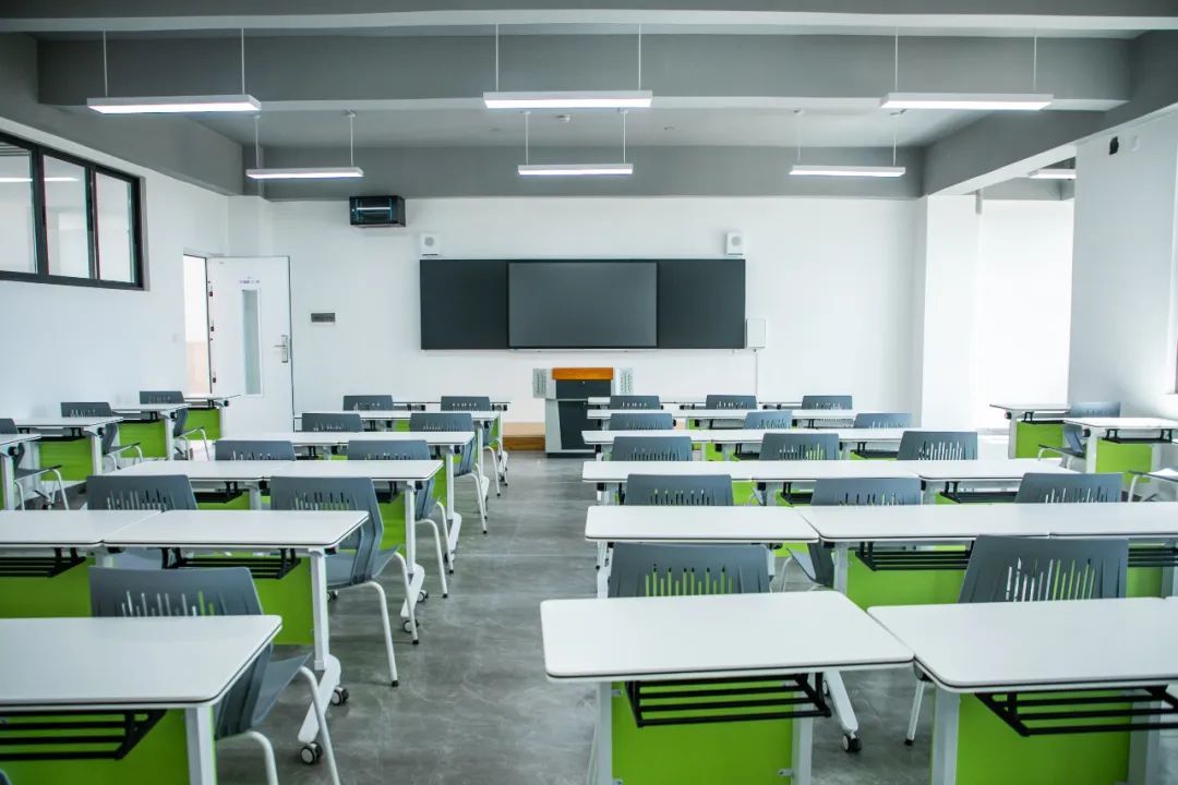 海南东方新丝路职业学院