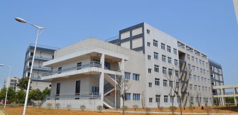 四川华新现代职业学院
