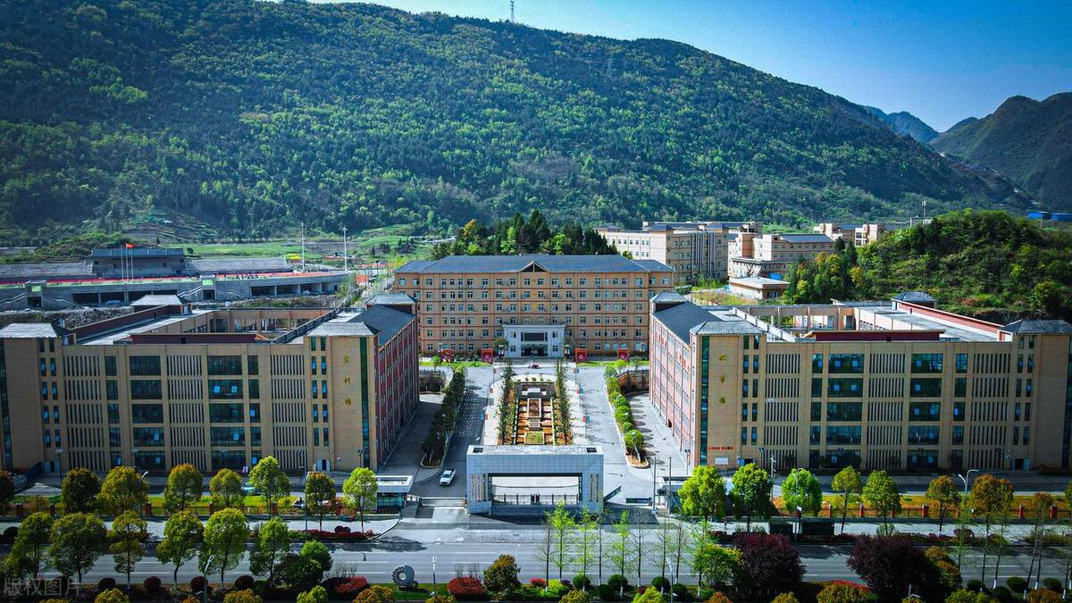 兴义民族师范学院