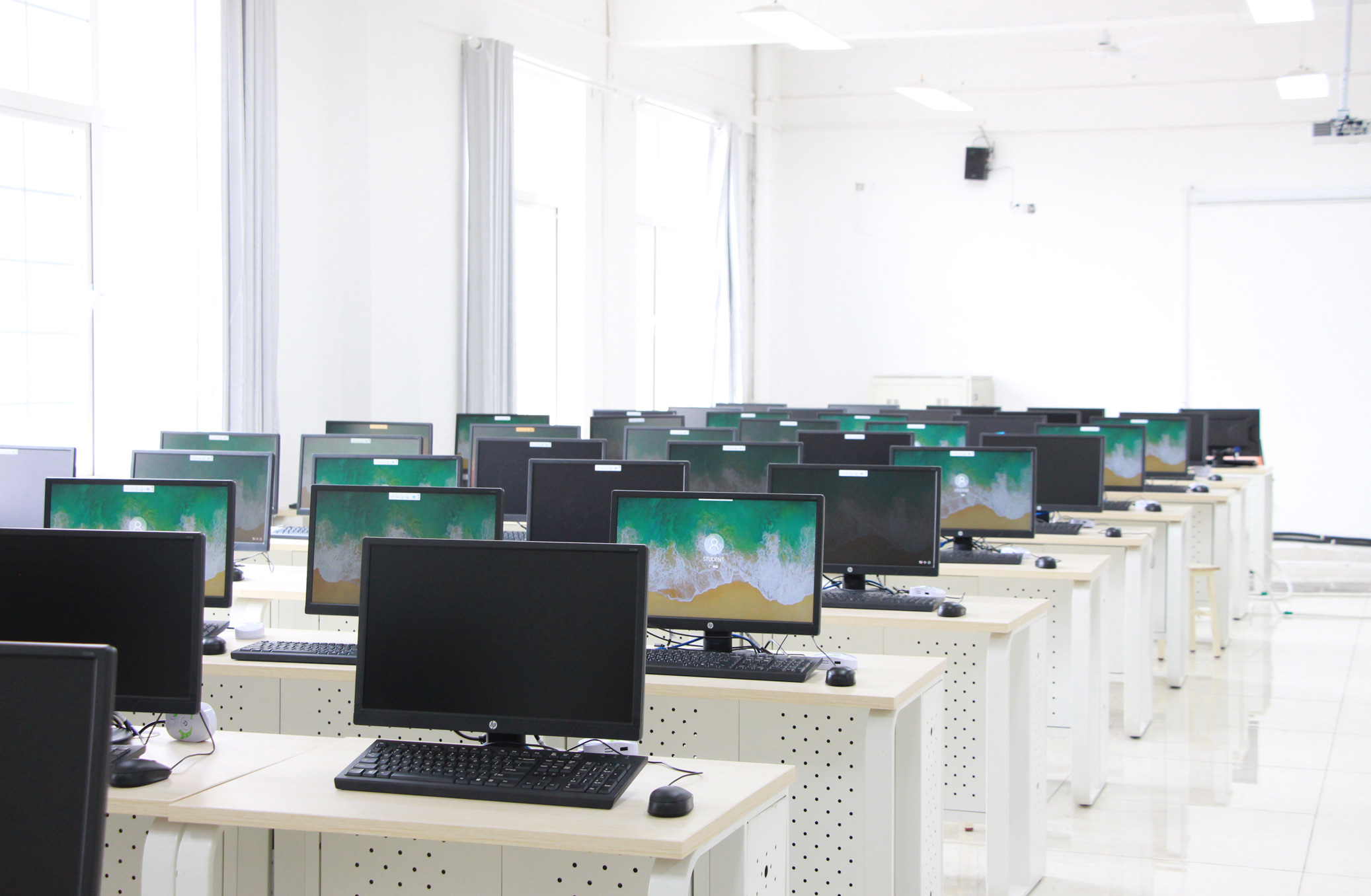 贵州黔南科技学院