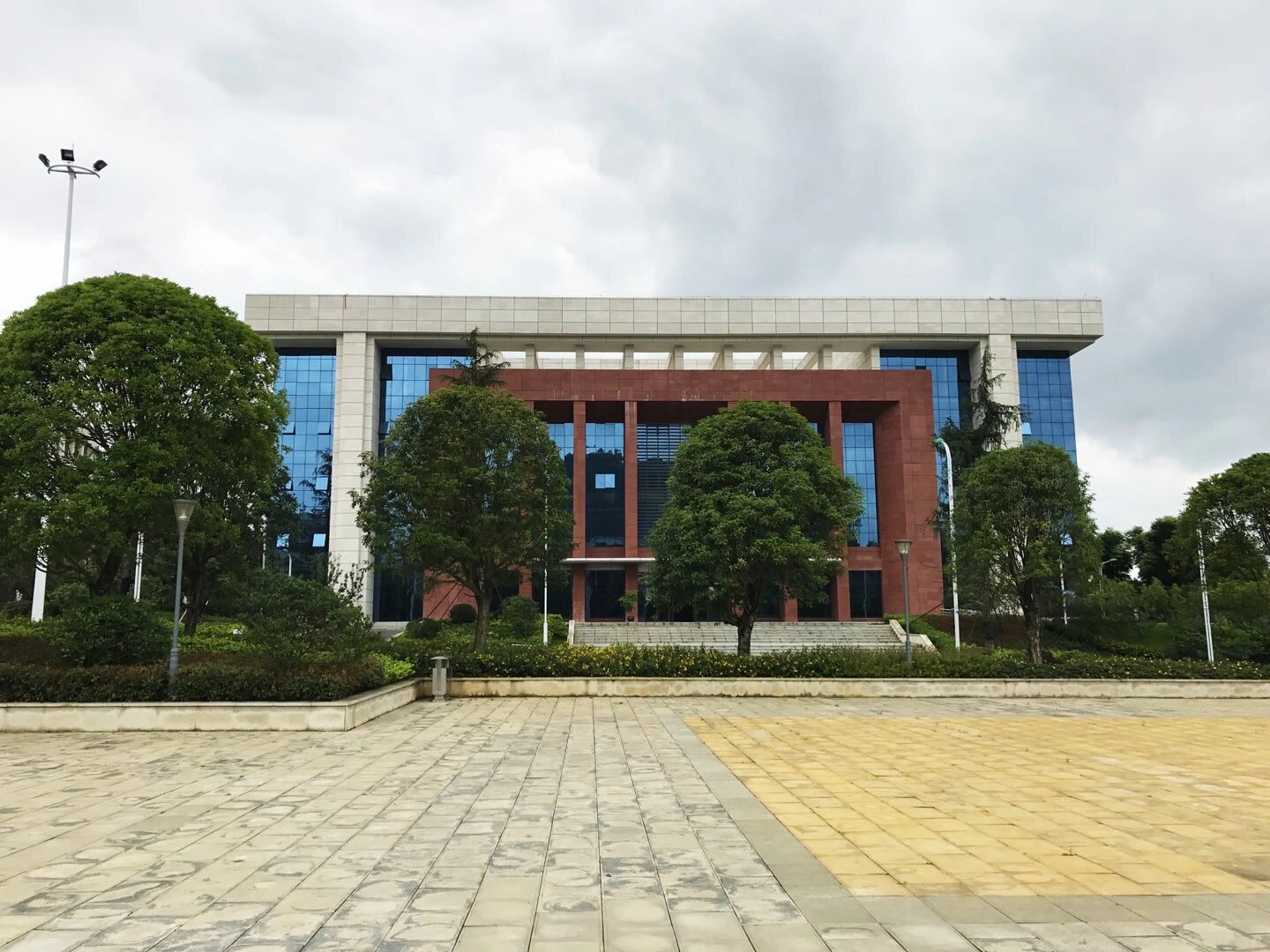 黔南民族医学高等专科学校