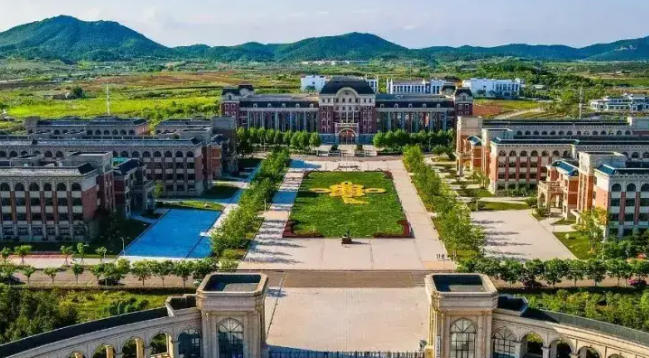 大连工业大学艺术与信息工程学院