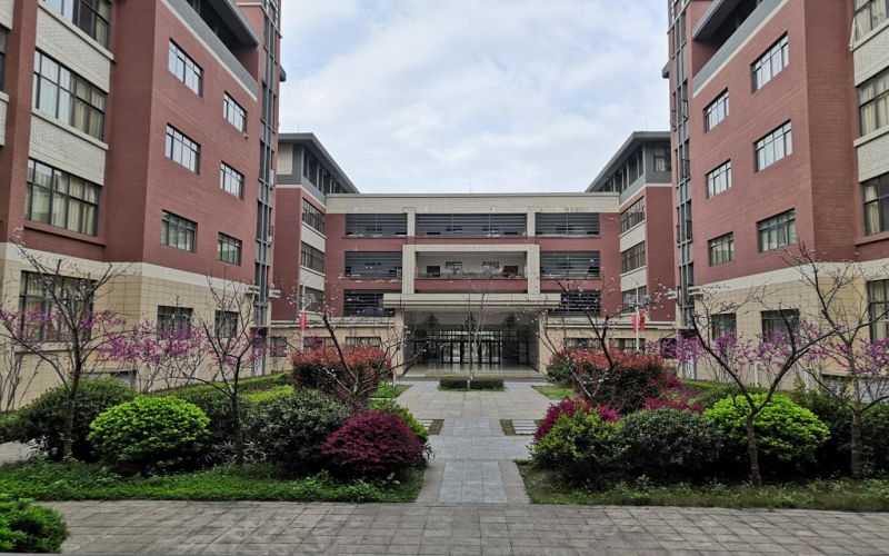 贵州电子科技职业学院